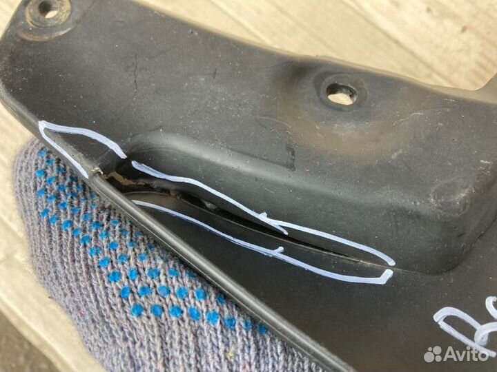 Брызговик передний правый Toyota Rav4 50 2018