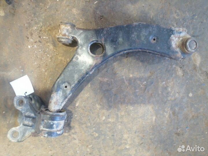 Рычаг нижний передний левый Mazda 3 BL Z6 2011