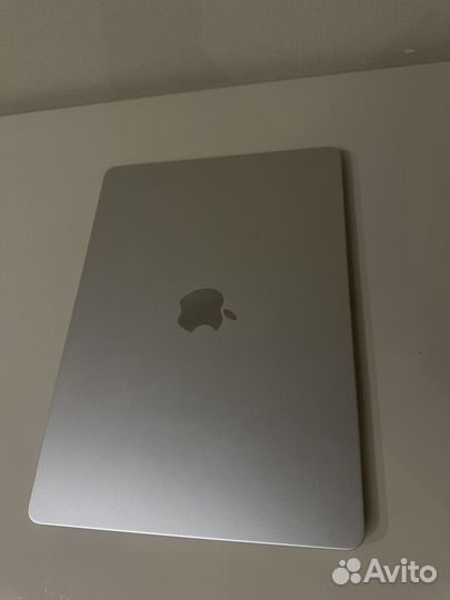 Apple MacBook air 13 2022 m2 RAM 8gb SSD 256gb