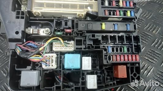 Блок предохранителей toyota verso AR2 (5GS24M101)