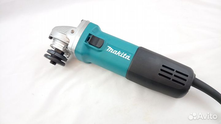 Угловая шлифмашина Makita 9558HNZ