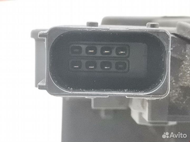 Б/У Замок двери передней правой 13258279 opel