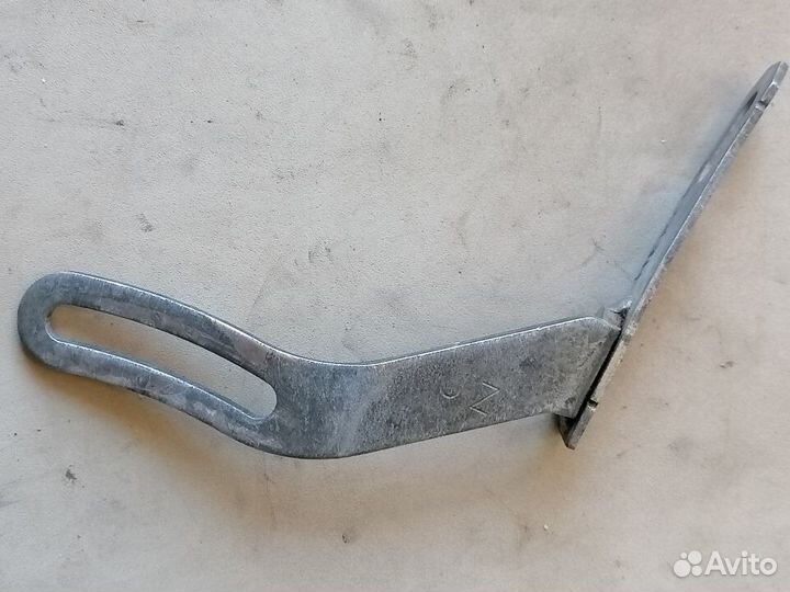 Кронштейн натяжит.ремня генерат. Daewoo Nexia 2007