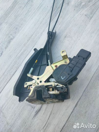 Замок двери задней левой Geely MK Cross, I 2013