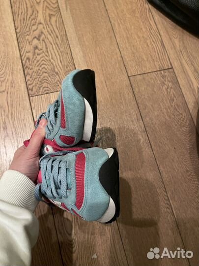 Кроссовки женские