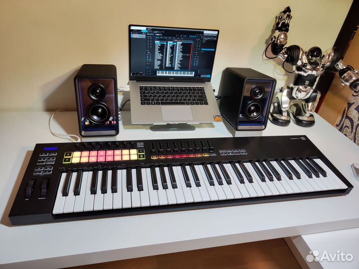 Миди клавиатура Novation Launchkey 61 mk3