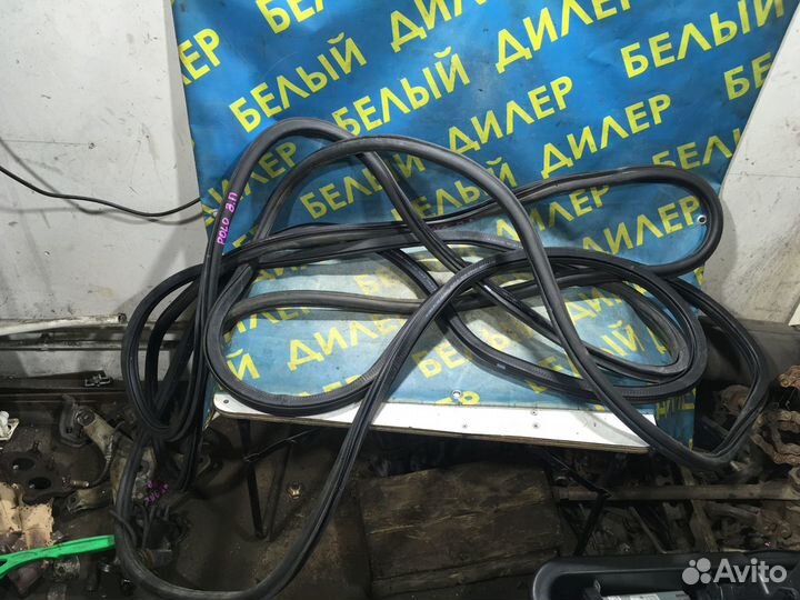 Уплотнитель двери Volkswagen Polo sed Rus