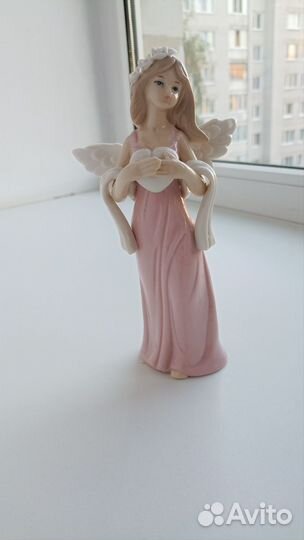 Фарфоровая статуэтка Ангел
