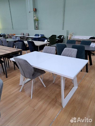 Стол стеклянный