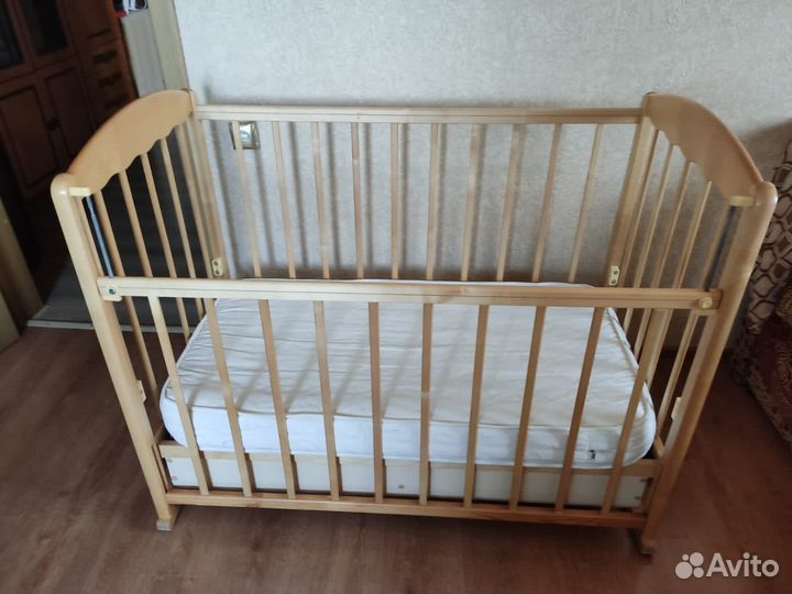 Продам детскую кровать качалку с матрасом