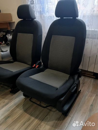 Комплект передних сидений Фольксваген Поло Седан