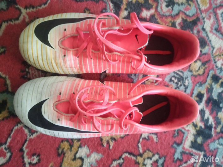 Футбольные бутсы