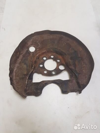 Щит (пыльник) задний левый Volkswagen Golf 3