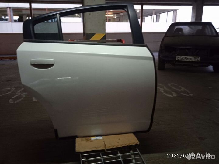 Дверь задняя правая dodge Charger LD