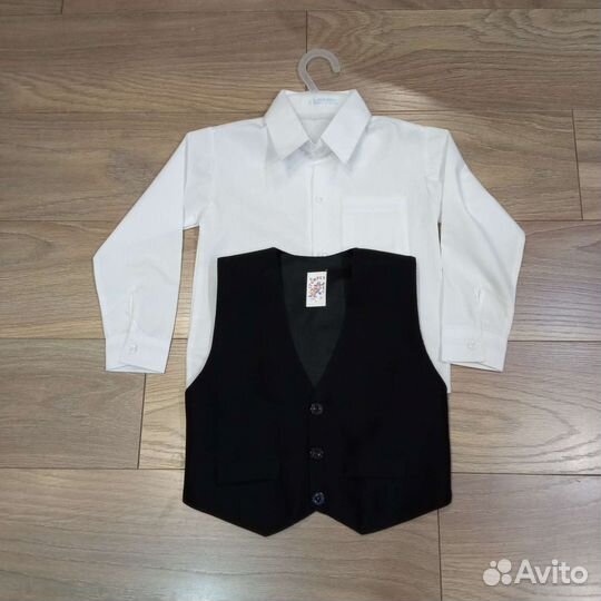 Костюм новый тройка для мальчика р.86