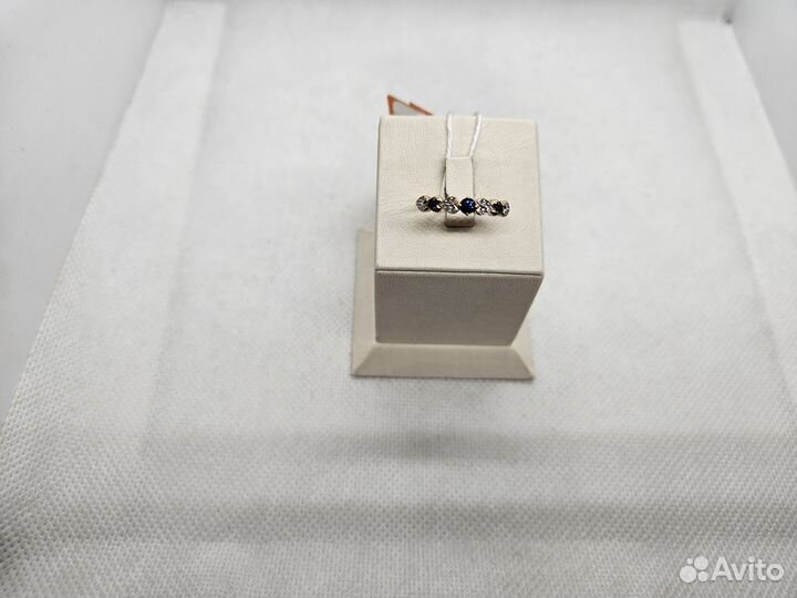 Золотое кольцо с камнями (бульвар)