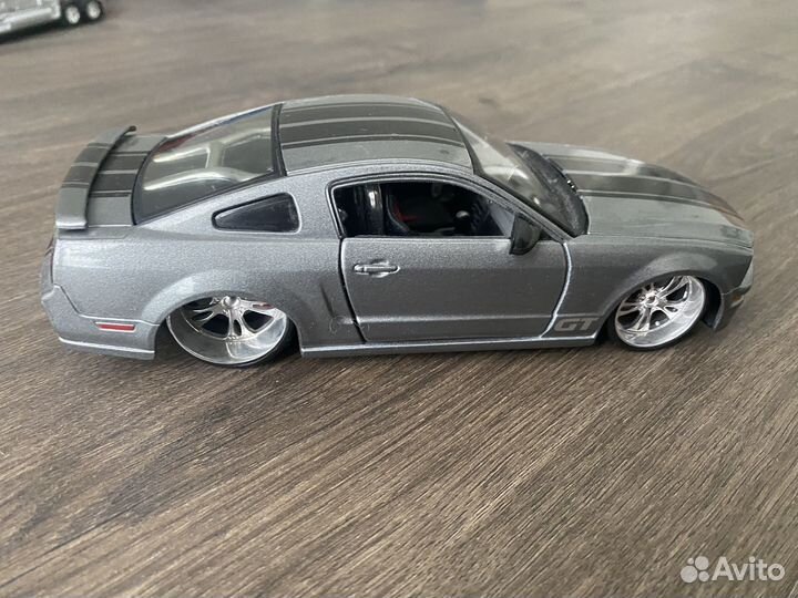 Модель 1/24 2000 Ford Mustang gt maisto