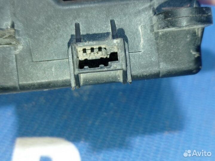 Моторчик заслонок отопителя Nissan Almera N16