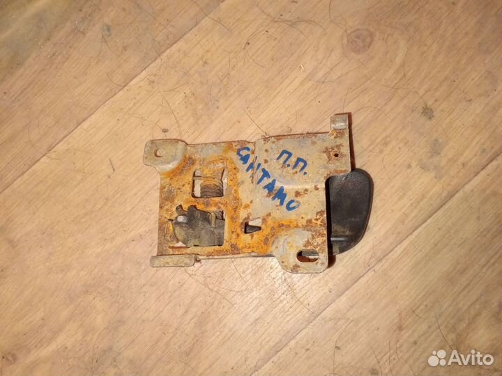 Ручка двери правая внутренняя hyundai santamo