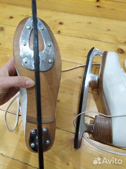 Коньки фигурные женские