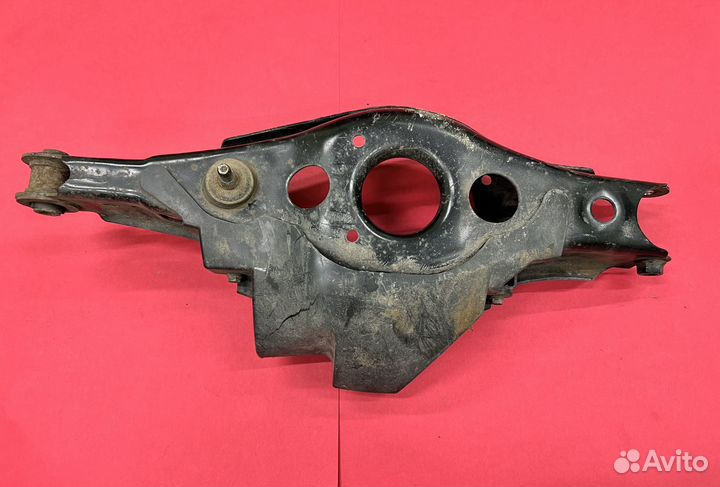 Поперечный рычаг правый задний lexus NX