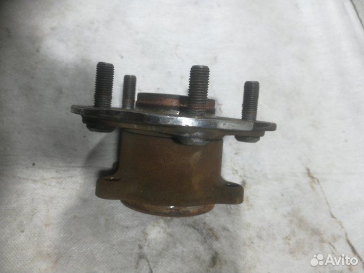 Ступица задняя Toyota Rav4 XA30