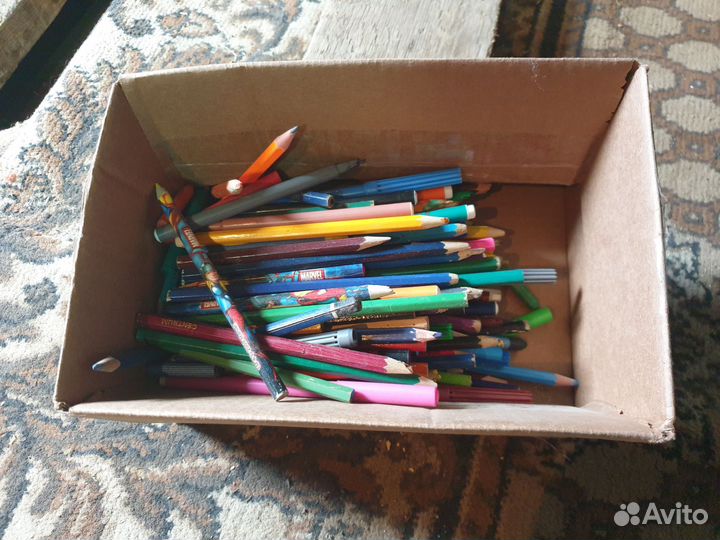 Цветная бумага, карандаши для творчества остатки