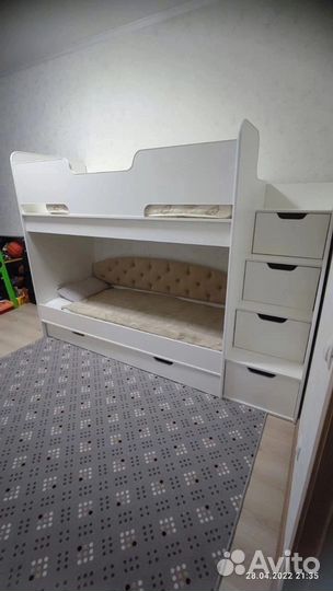 Двухъярусная кровать