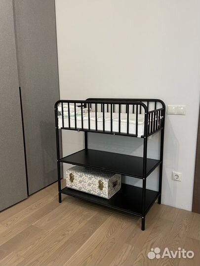 Пеленальный стол