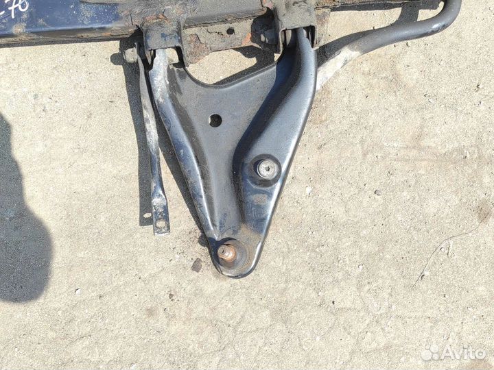 Балка передней подвески на Рено Логан 1