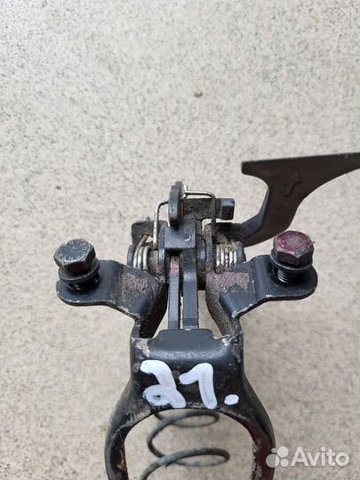 Крючок капота mercedes w210 дорестайлинг