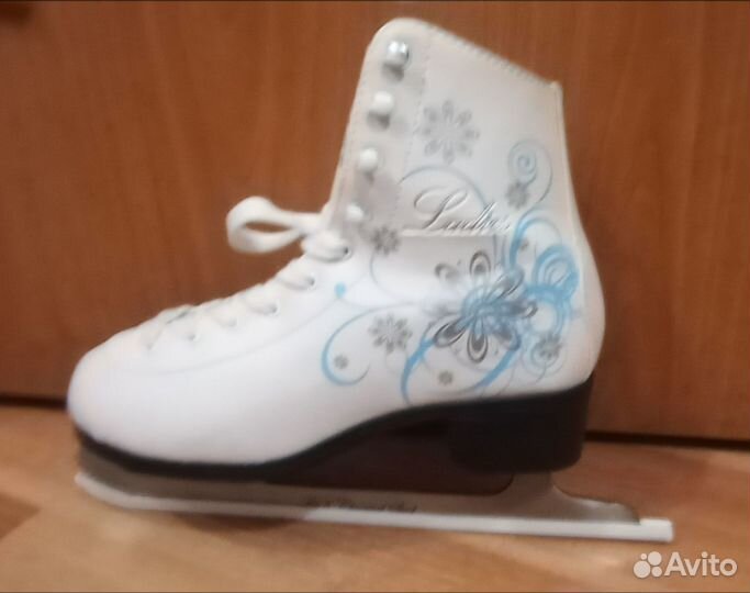Коньки фигурные женские 39 размер