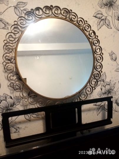 Продаю винтажное настенное зеркало