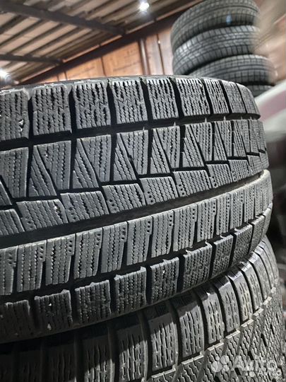 Bridgestone Blizzak Revo GZ 215/45 R17