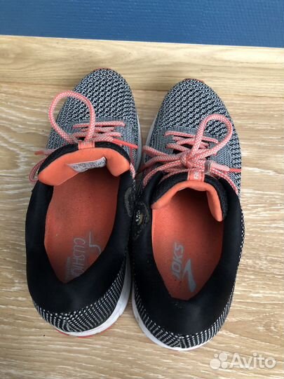 Кроссовки женские