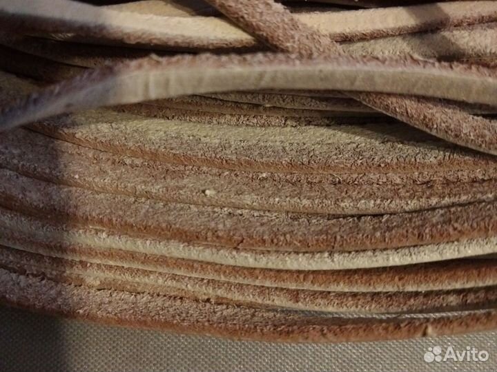 Шнур кожаный плоский белый