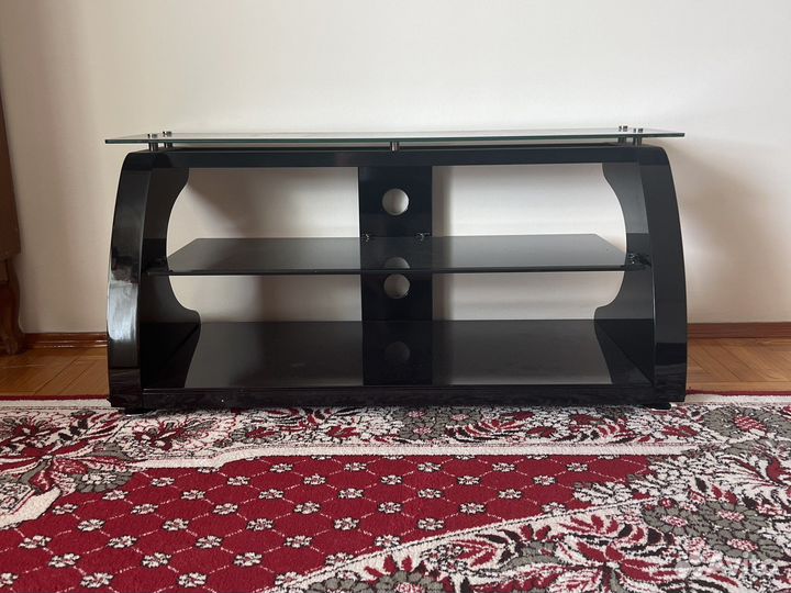 Стеклянная тумба под тв