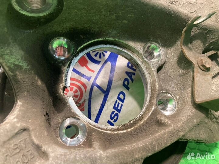 Кулак / цапфа задний левый Volkswagen Touareg NF