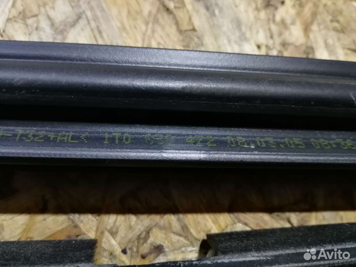 Уплотнитель стекла двери touran 2003-2010