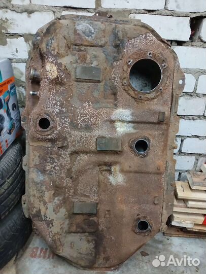 Топливный бак lancer 9