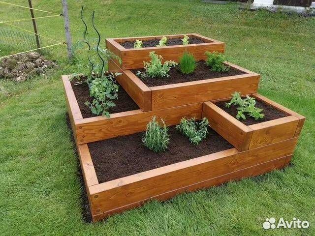 Многоуровневые цветники, грядки из дерева