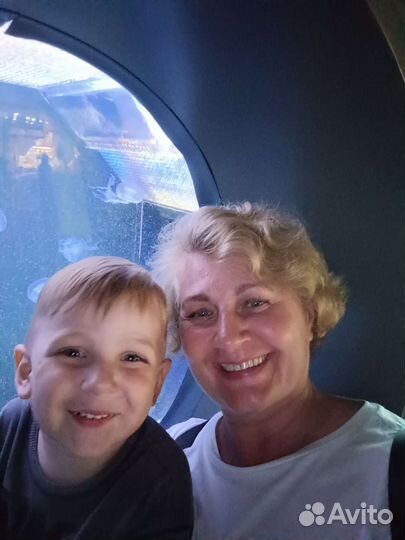 Няня, сопровождающая