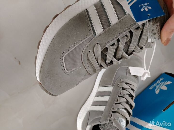 Кроссовки adidas retropy