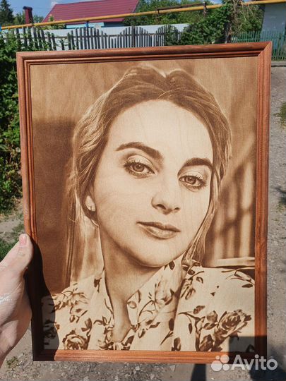 Выжженный портрет на дереве