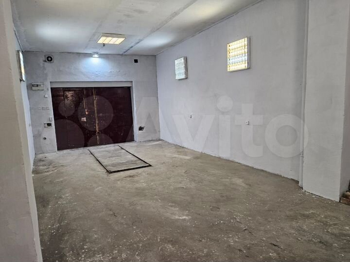 Гараж, > 30 м²