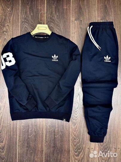 Спортивный костюм adidas