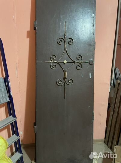 Двери железные входные б/у