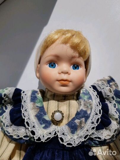 Кукла коллекционная фарфоровая