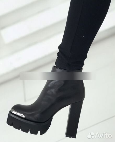 Продам ботинки