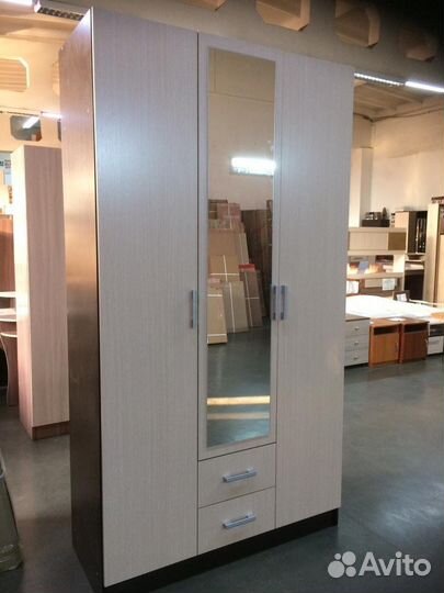 Шкаф 3-х створчатый